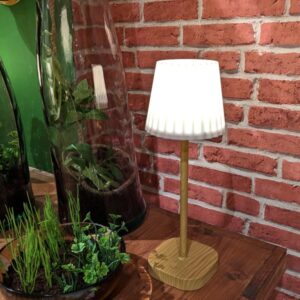 LED Garten Tischlampe - weißer Lampenschirm - 2 Helligkeitsstufen -...