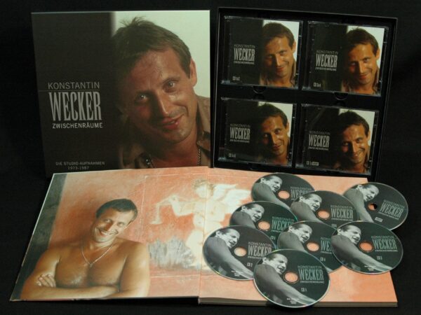 Konstantin Wecker - Zwischenräume (7-CD & 1-DVD mit 160-seitigem gebundenem Buch in LP-Grösse)